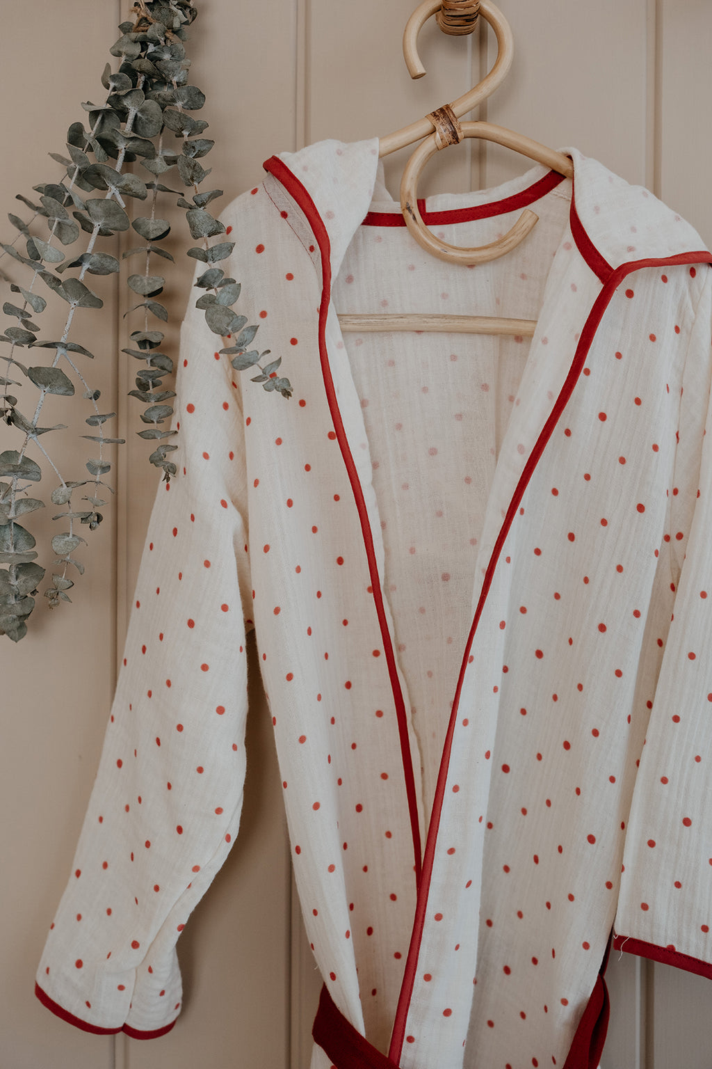 Müslin Bornoz  |  Red Dots image 5