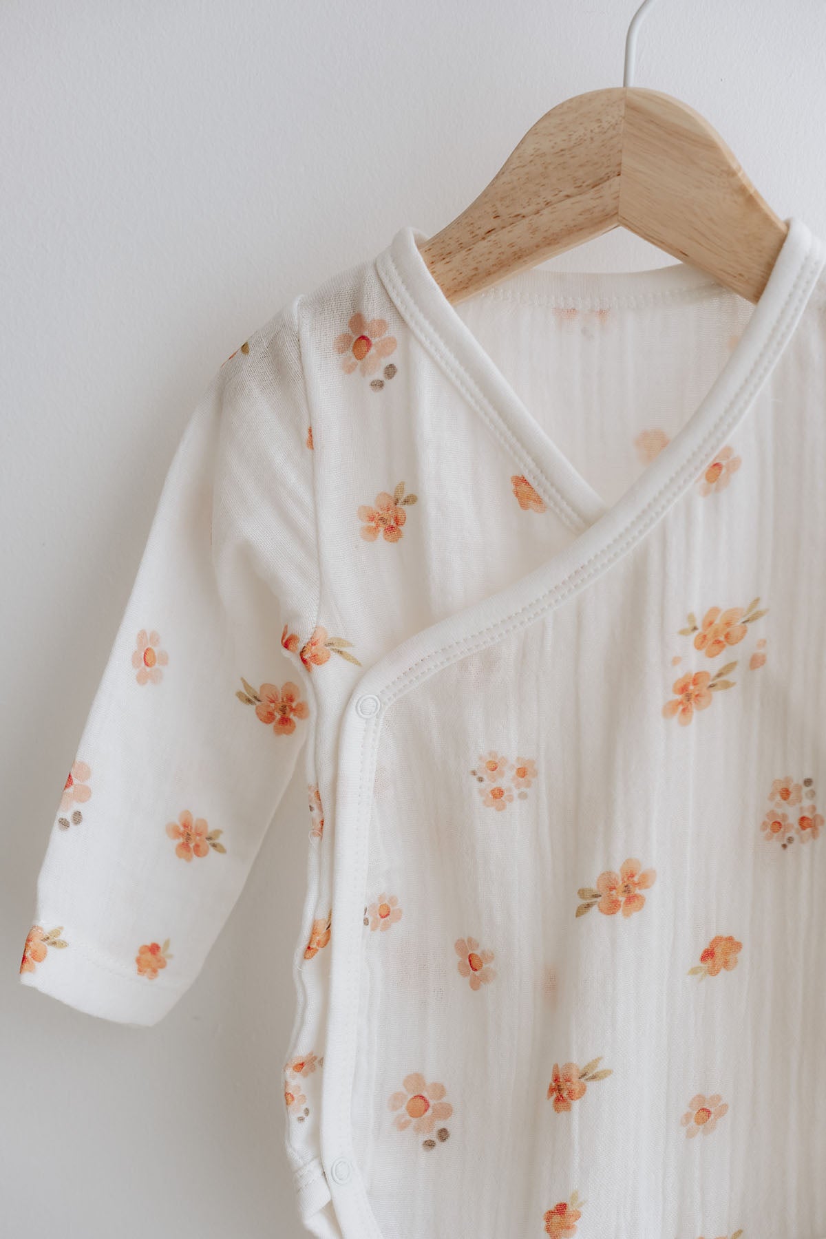 Müslin Kruvaze Body  | Peachy Flowers image 1