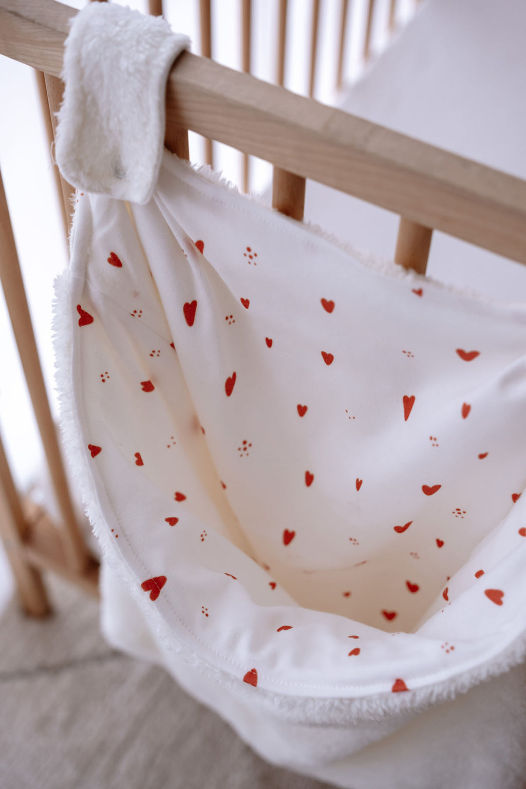 Beşik Yanı Düzenleyici Peluş Torba | Red Hearts image 5